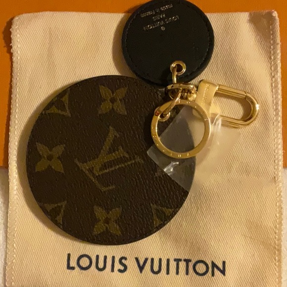๐ LOUIS VUITTON MONOGRAM REVERSE KEY HOLDER AND BAG CHARM ๐ - Picture 10 of 16